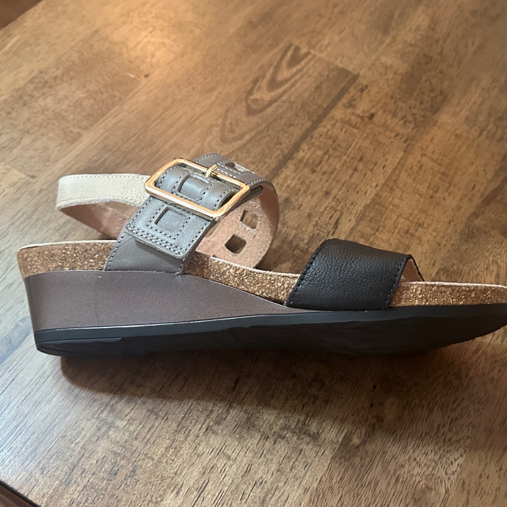Naot Women's Black and Taupe Cutout Strap Sandals Size 39 Size 8/8.5 - Picture 4 of 12